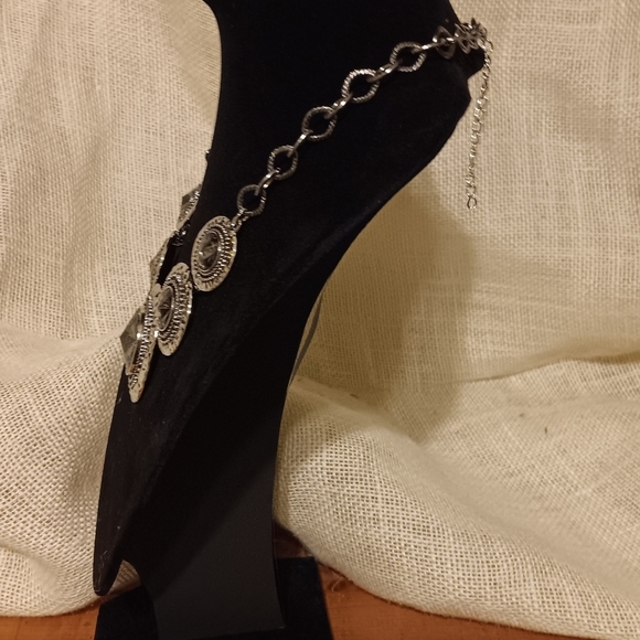 Silver circular rhinstone necklace and earring set     #1 - Picture 4 of 4